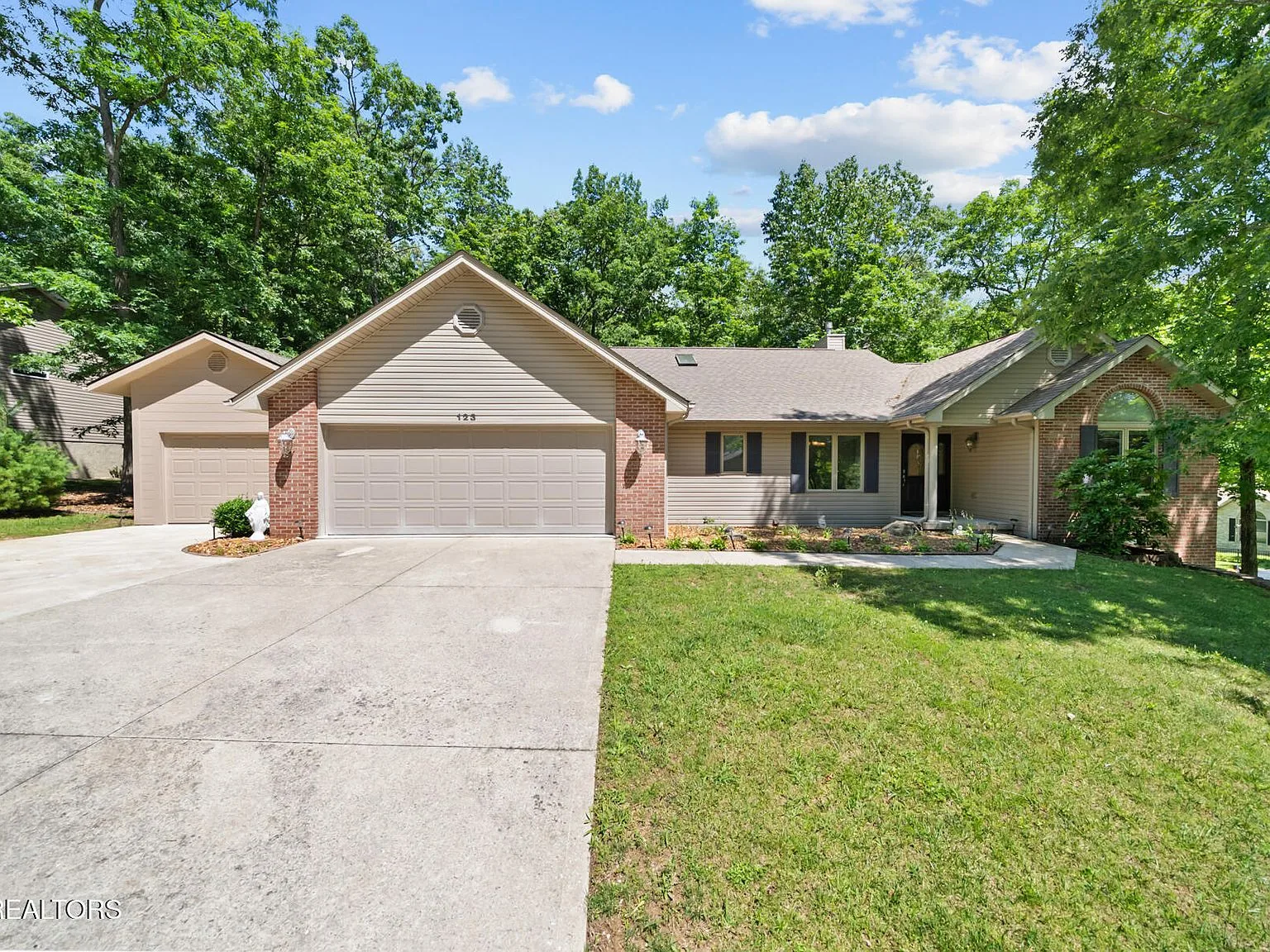 123 Camelot Lane — single-family home on a private wooded homesite in Fairfield Glade, TN